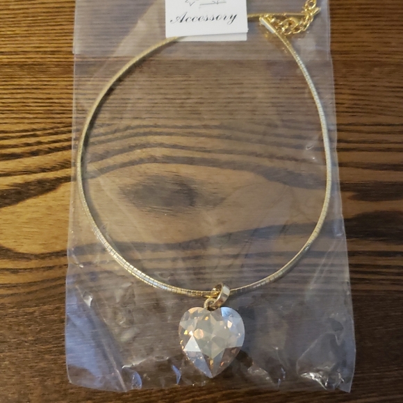 Jewelry - ⭐SALE⭐ Gold necklace with gold heart stone